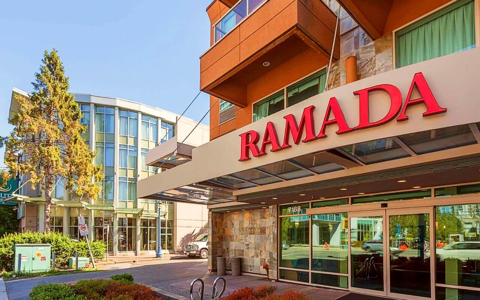 The entrance to the Ramada Limited Vancouver Airport