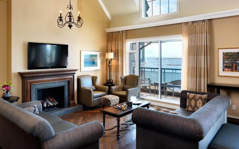 oak bay hotel in victoria with balcony overlooking the water