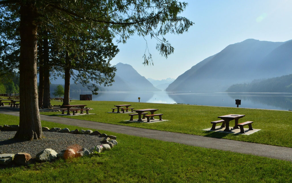 picnic area beside alouette lake in golden ears park in bc canada