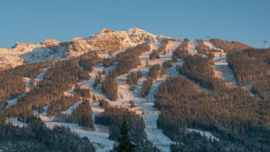 a view of the mountains which you can see with our whistler blackcomb promo code.