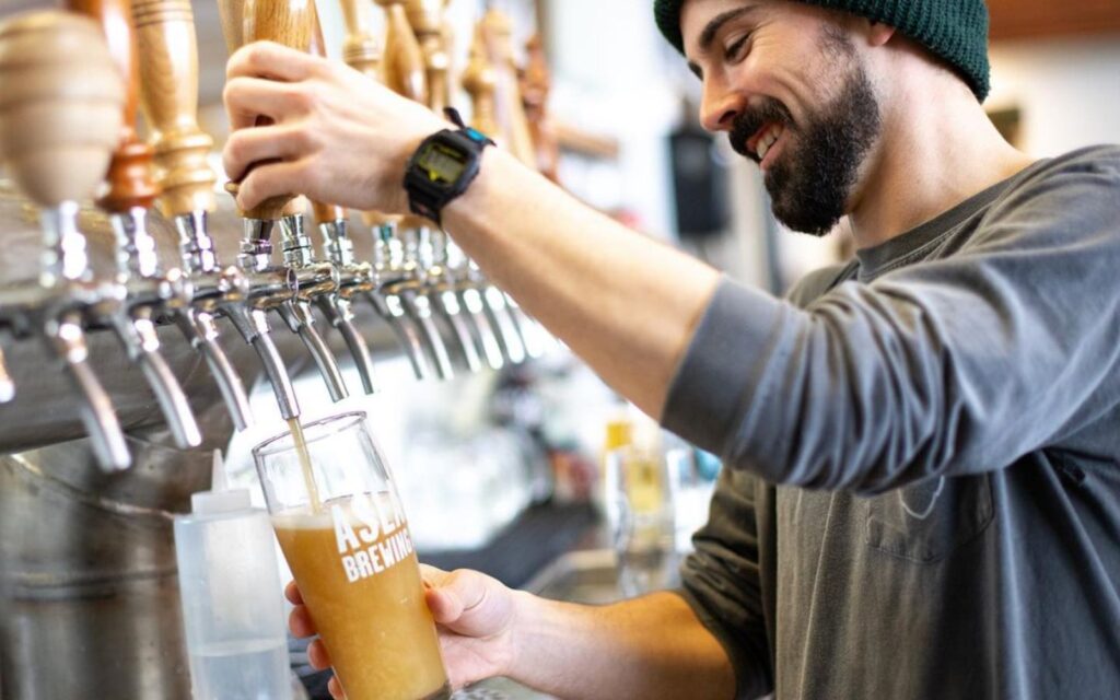 A man pours a beer at Aslan Brewing in Bellingham, Wa.